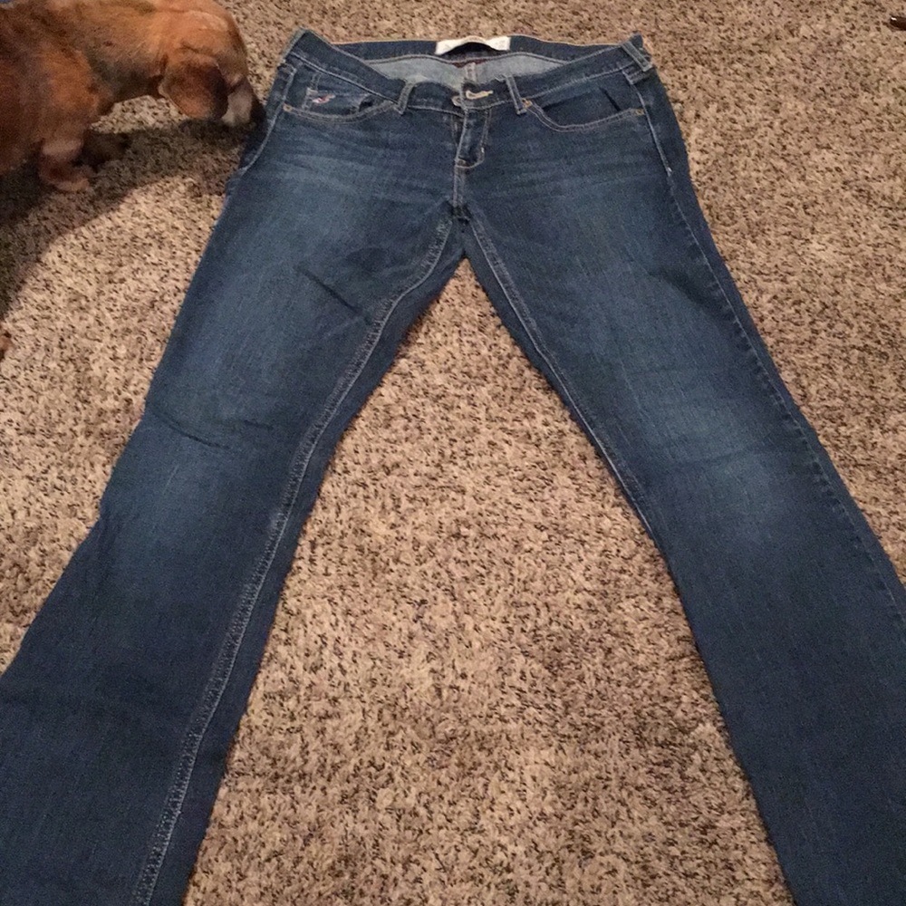 Hollister jeans size 7 Long. 28 waist, 35 length.